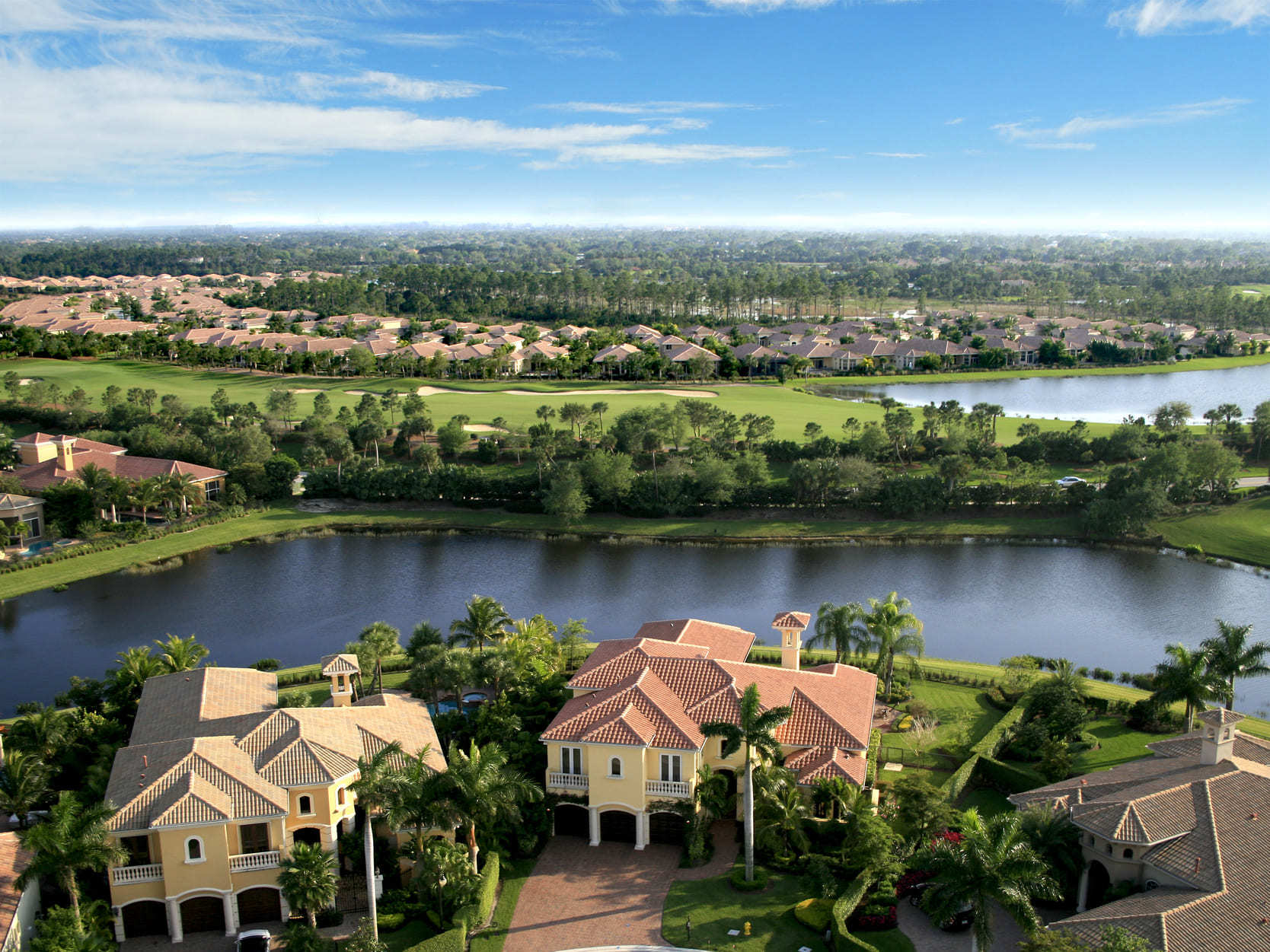 Florida vacation homes next to a golf course and waterway
